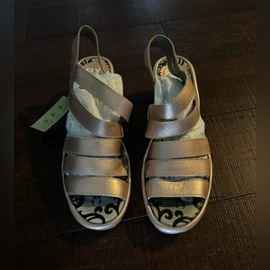 NWT Fly London sandals